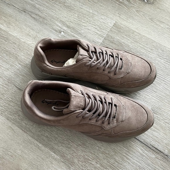 SALE! NIB Vegan Suede Taupe It Girl Cloud Sneakers - Picture 2 of 4